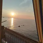 Appartement A Stones Throw From The Sea